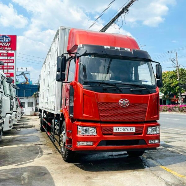 Xe tải faw 8 tấn J6L thùng kín 9m7