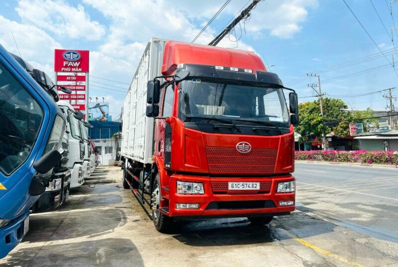 Xe tải faw 8 tấn J6L thùng kín 9m7