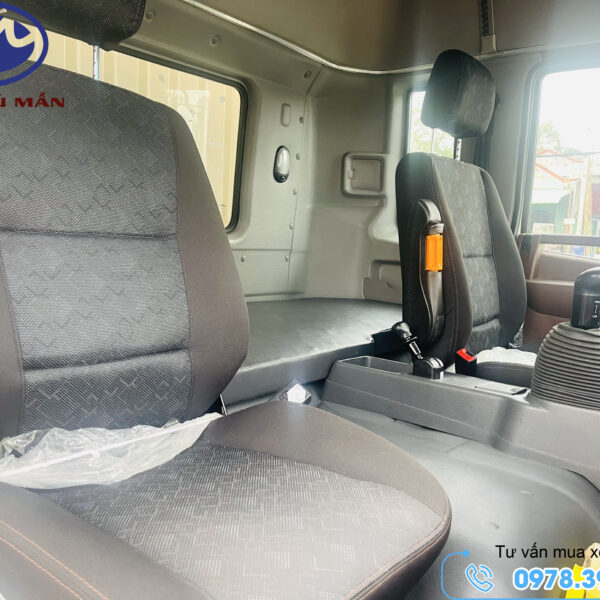 Z5664054278562_2666546795fca5a3863b68b1556344b0